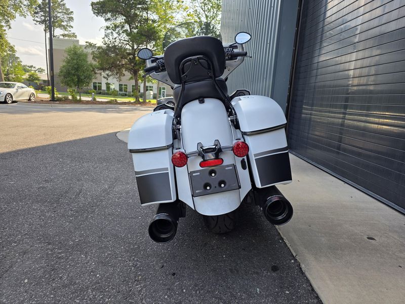 2024 Indian Motorcycle Chieftain Dark Horse