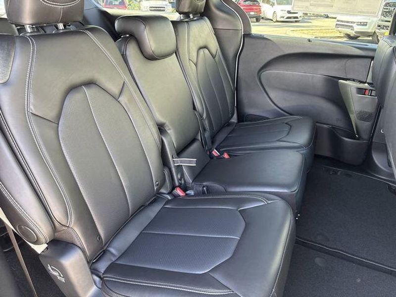 New 2026 Chrysler Pacifica SelectImage 14
