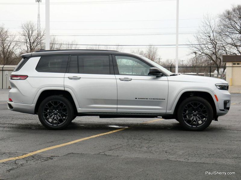 2025 Jeep Grand Cherokee L Summit Reserve 4x4Image 19