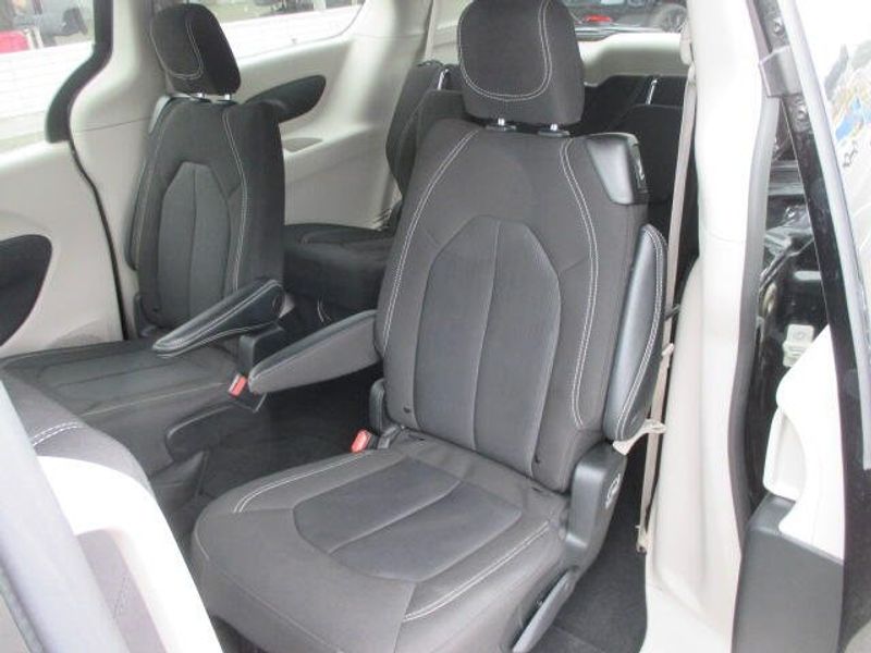 Used 2023 Chrysler Voyager LXImage 21
