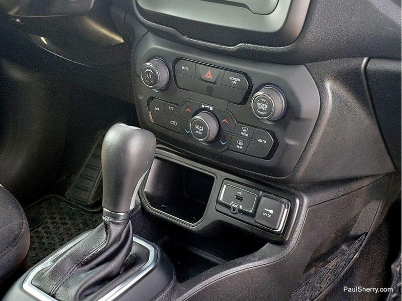2020 Jeep Renegade Altitude photo 13