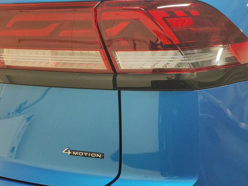 Used 2025 Volkswagen Atlas Cross Sport SEL AWD R-Line Black w/Sunroof/NavImage 4