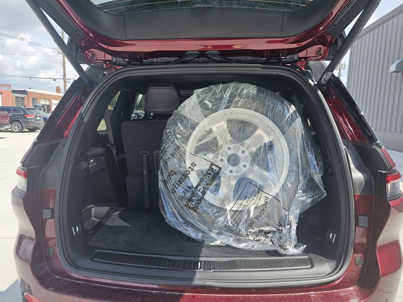 2025 Jeep Grand Cherokee L Altitude XImage 9