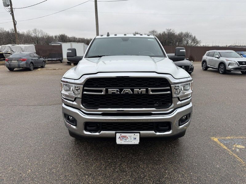 2024 RAM 3500 Chassis Cab TradesmanImage 3