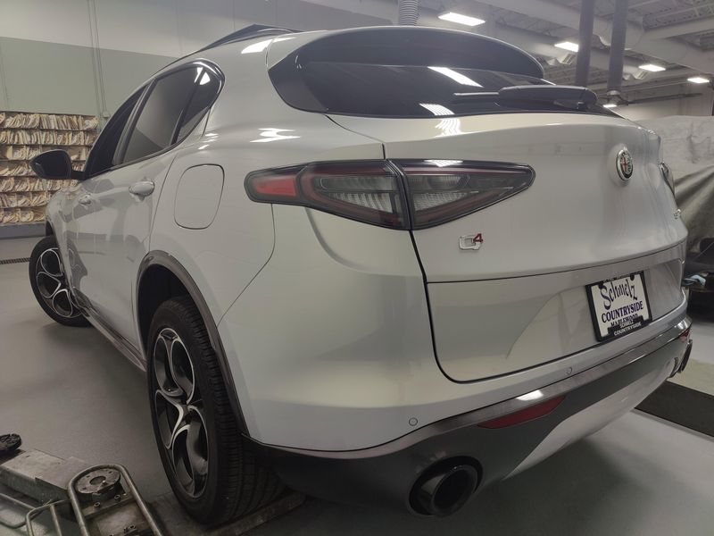 2024 Alfa Romeo Stelvio Ti AWD w/Sunroof/NavImage 15