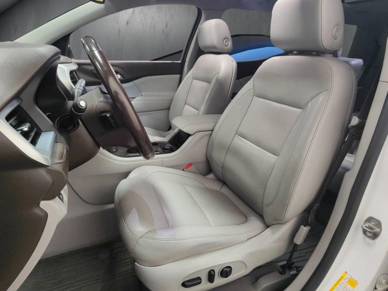 Used 2019 GMC Acadia SLT-2 AWD w/Dual Sunroof & NavImage 15