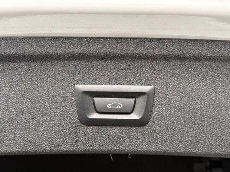 Used 2026 BMW iX xDrive60Image 17