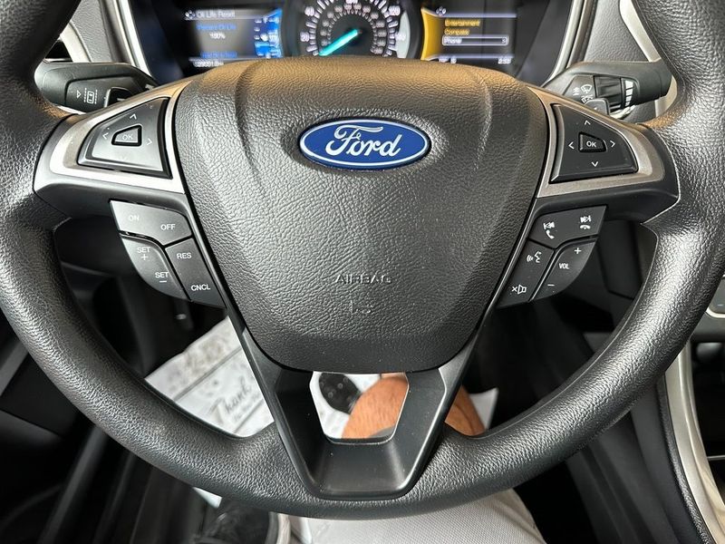 2019 Ford Fusion SEImage 3