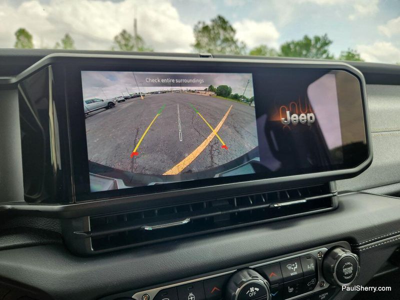 New 2025 Jeep Wrangler 4-door SaharaImage 5