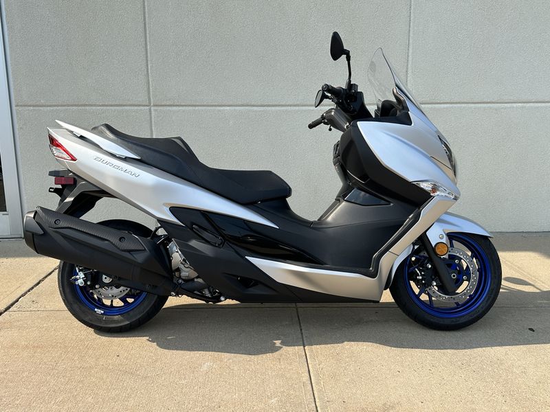 2024 Suzuki Burgman 400 in a SILVER exterior color. Cross Country Powersports 732-491-2900 crosscountrypowersports.com 