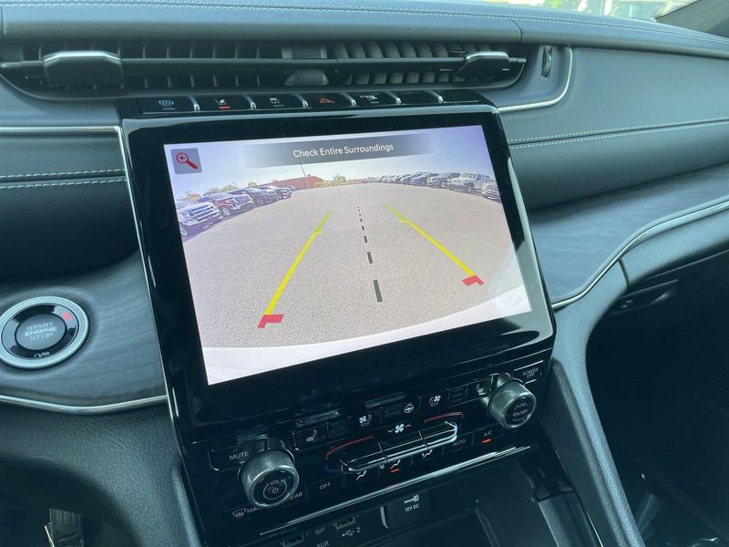 2024 Jeep Cherokee 4xe Overland photo 19