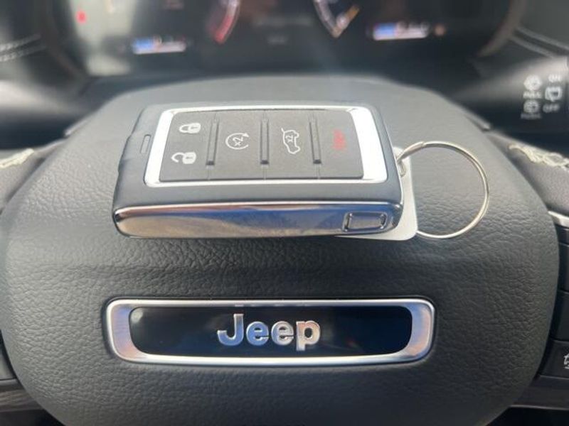 2025 Jeep Grand Cherokee L Altitude X 4x4Image 48