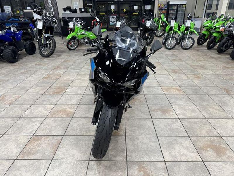 New 2025 Kawasaki NINJA ZX-6R ABS Image 11