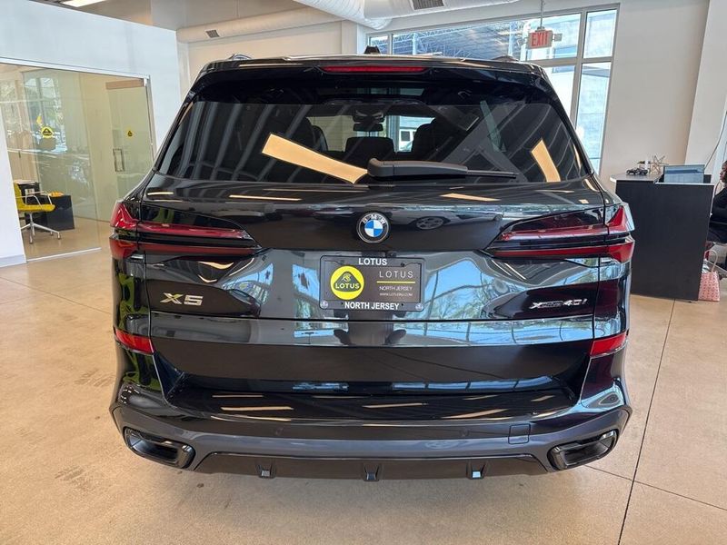 2025 BMW X5 xDrive40i M PACKAGE
