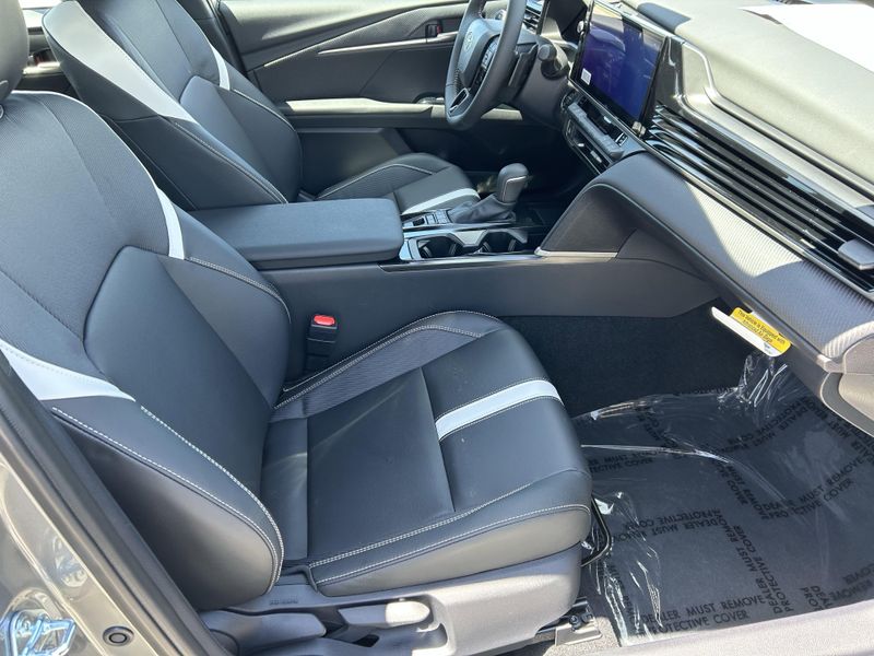 2025 Toyota Camry SEImage 10