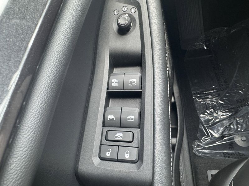 Used 2022 Jeep Grand Cherokee AltitudeImage 17