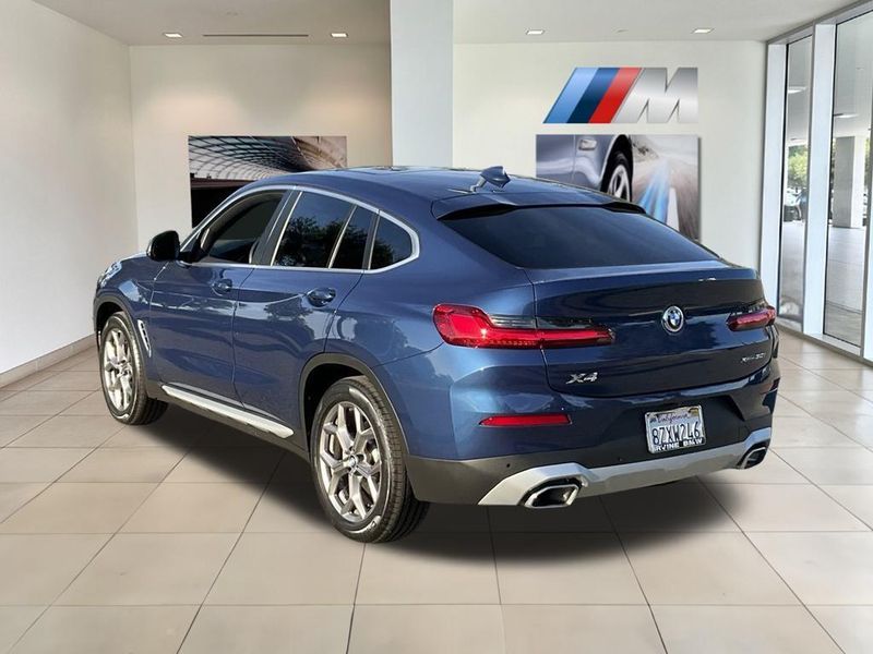 2022 BMW X4 xDrive30iImage 8