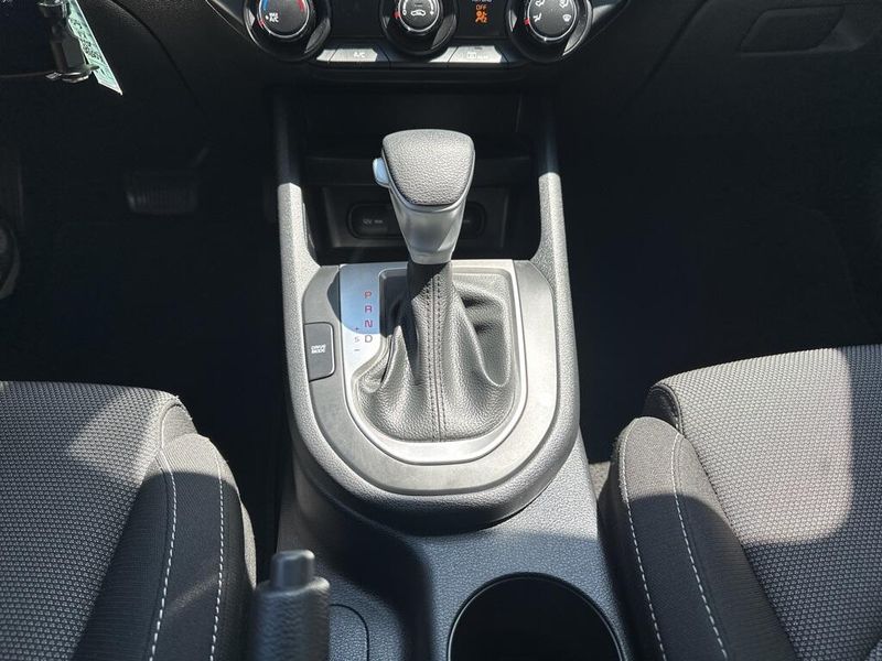 Used 2022 Kia Forte LXSImage 29