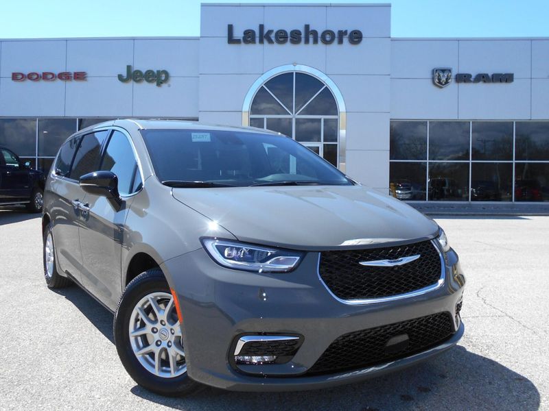 2025 Chrysler Pacifica SelectImage 2