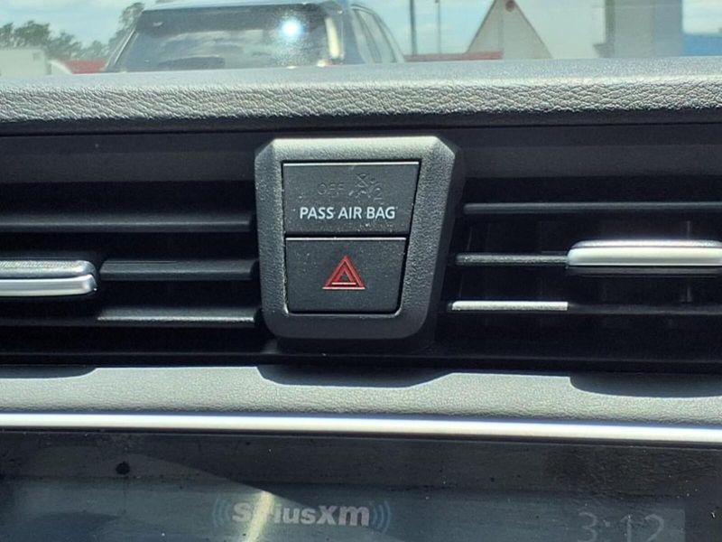 2021 Nissan Versa SR photo 9