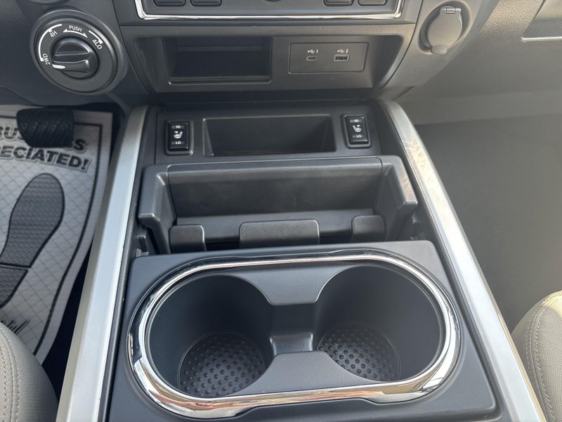 Used 2024 Nissan Titan SVImage 21