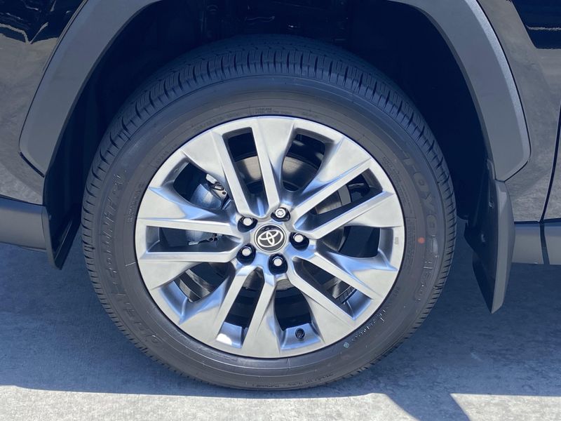 2025 Toyota RAV4 XLE PremiumImage 8