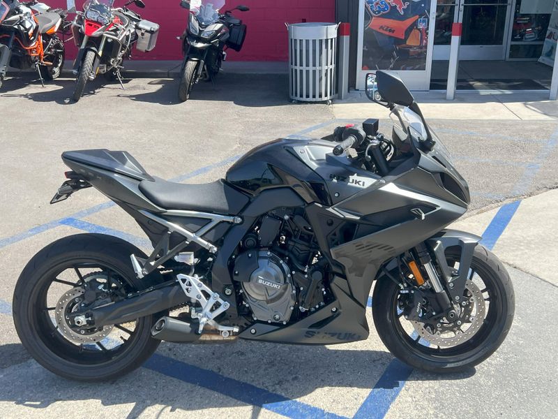 2025 Suzuki GSX-S 8R Image 7