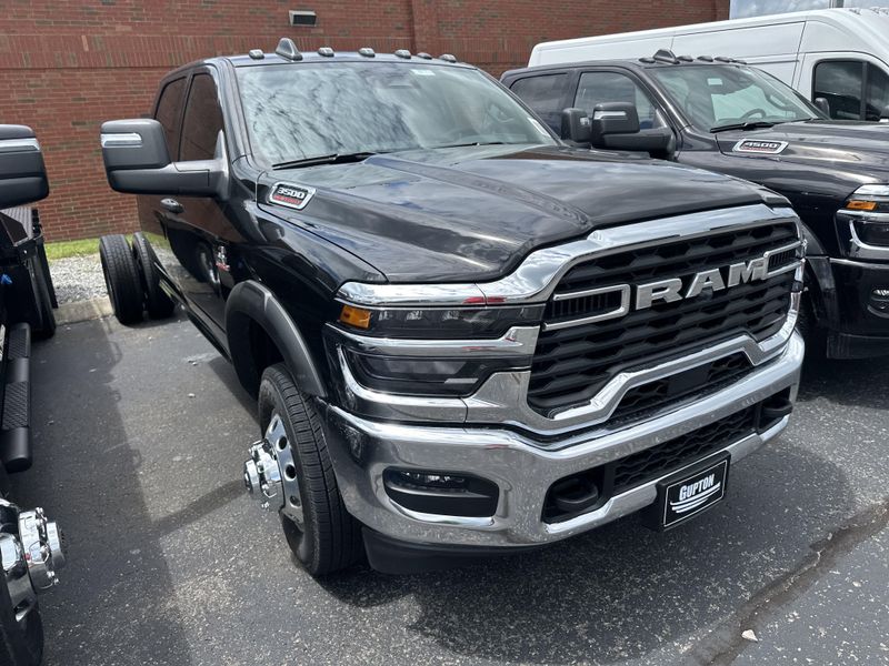 2025 RAM 3500 Tradesman Crew Cab Chassis 4x4 60