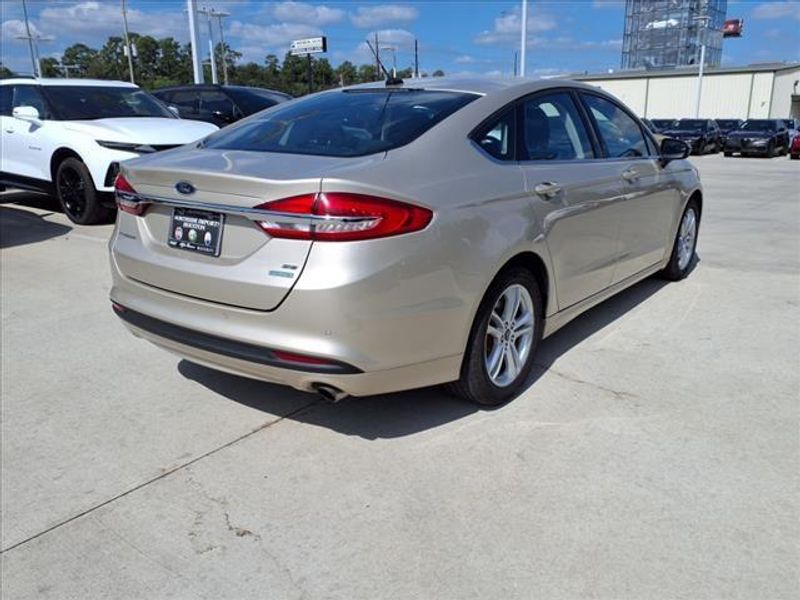 2018 Ford Fusion SEImage 2