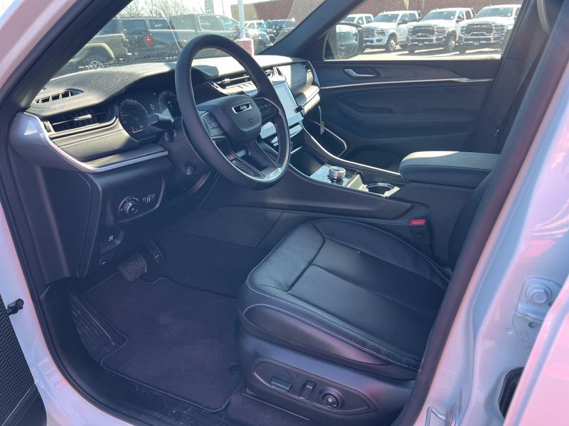 New 2026 Jeep Grand Cherokee L Limited Reserve 4x4Image 13