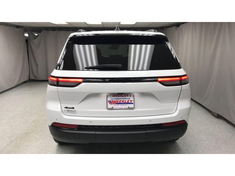 Used 2023 Jeep Grand Cherokee AltitudeImage 3