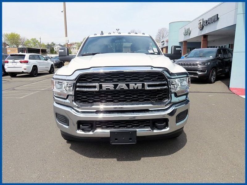 2024 RAM 3500 TradesmanImage 3