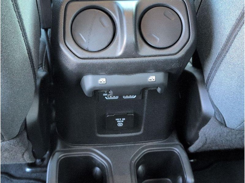 Used 2025 Jeep Wrangler SaharaImage 33