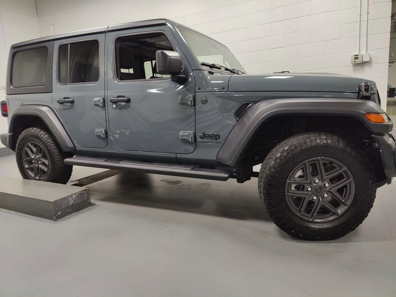 2024 Jeep Wrangler Sport S 3.6L 4x4 w/ ConvenienceImage 3