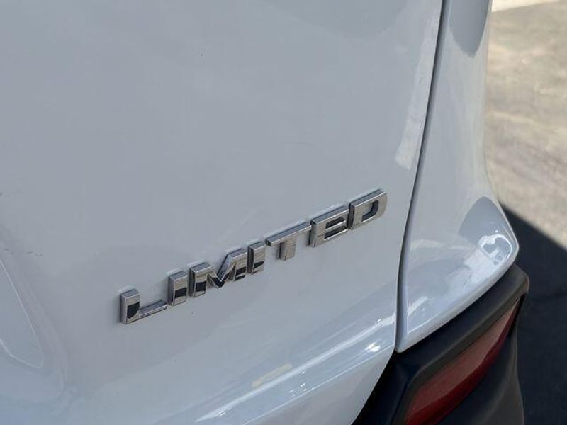Used 2020 Jeep Cherokee LimitedImage 4