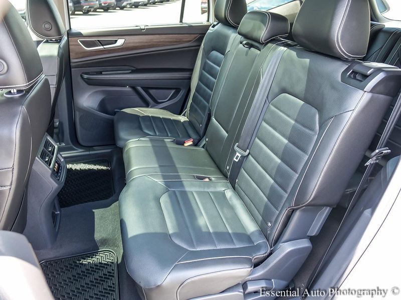2024 Volkswagen Atlas SEL photo 10
