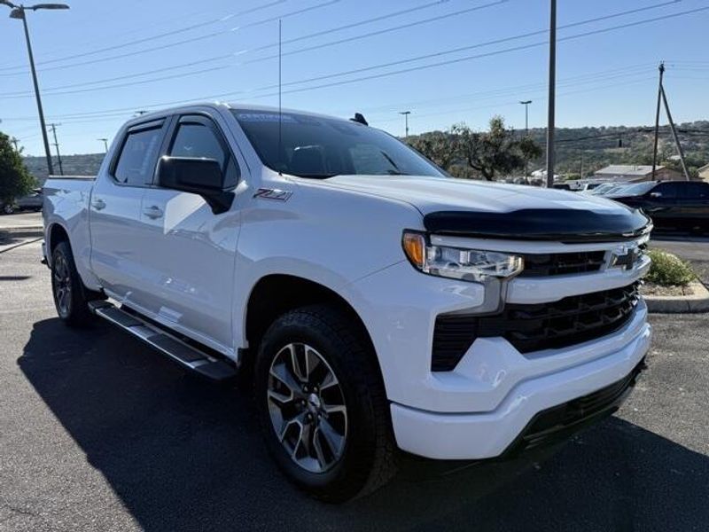 2025 Chevrolet Silverado 1500 RST photo 4