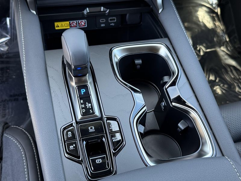 New 2026 Lexus RX 450h+ LuxuryImage 23