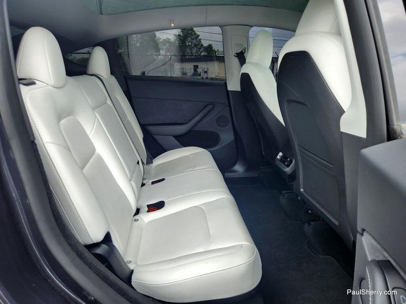 2024 Tesla Model Y Long RangeImage 51
