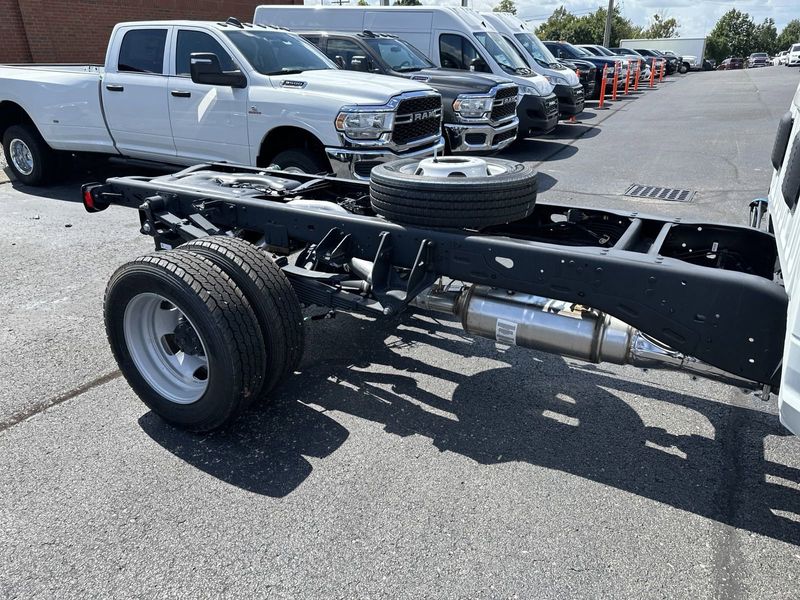 2024 RAM 5500 Tradesman Chassis Crew Cab 4x4 84