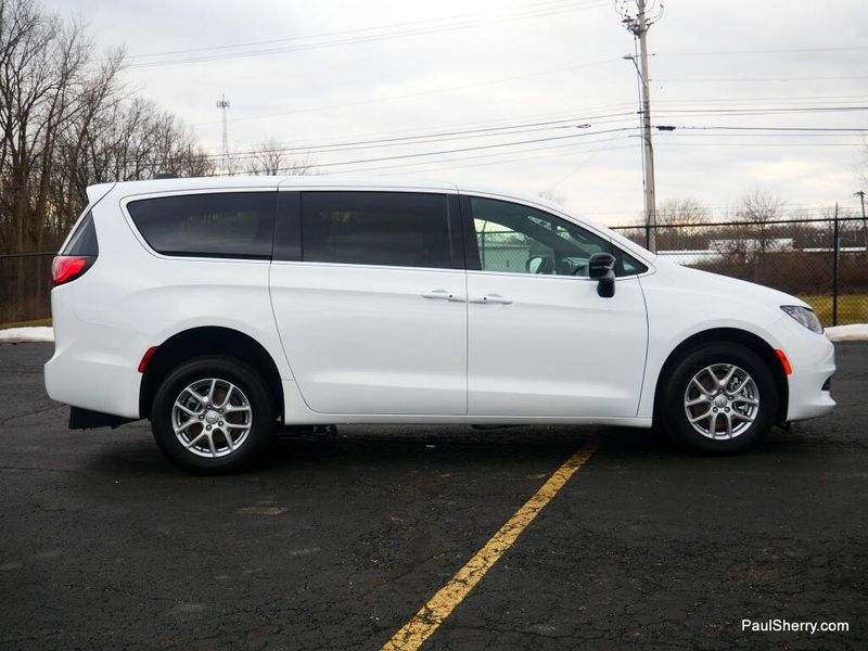 New 2026 Chrysler Voyager Lx