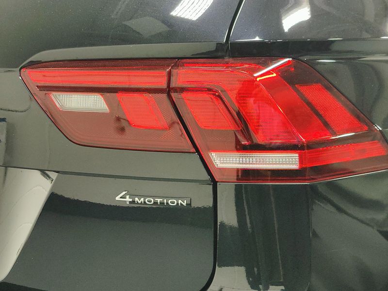 Used 2022 Volkswagen Tiguan SE 4-Motion AWDImage 4