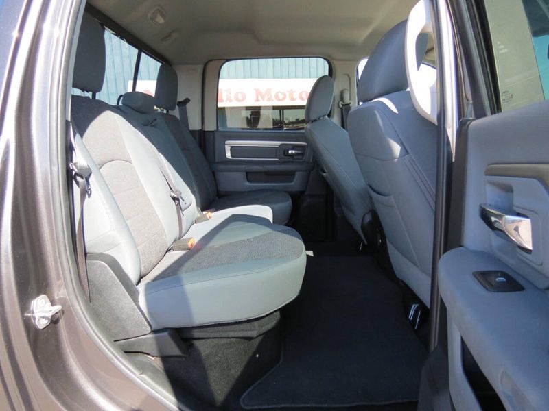 Used 2017 RAM 1500 SLT 4x4 4dr Crew Cab 5.5 ft. SB PickupImage 29