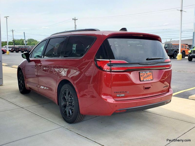 New 2025 Chrysler Pacifica LimitedImage 14