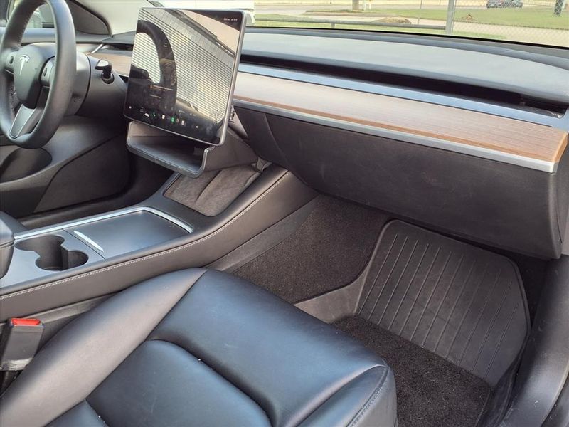 Used 2023 Tesla Model 3 BaseImage 11