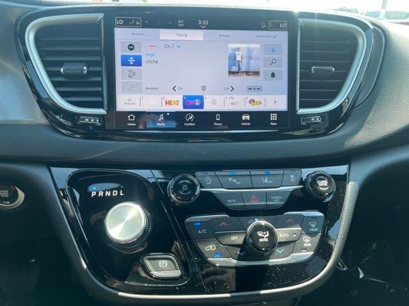 2026 Chrysler Voyager Lx