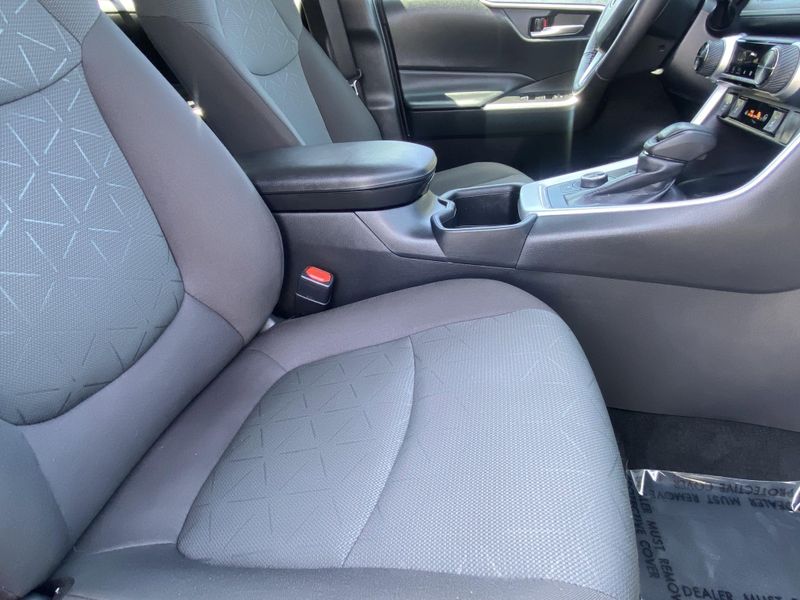 2024 Toyota RAV4 XLEImage 12