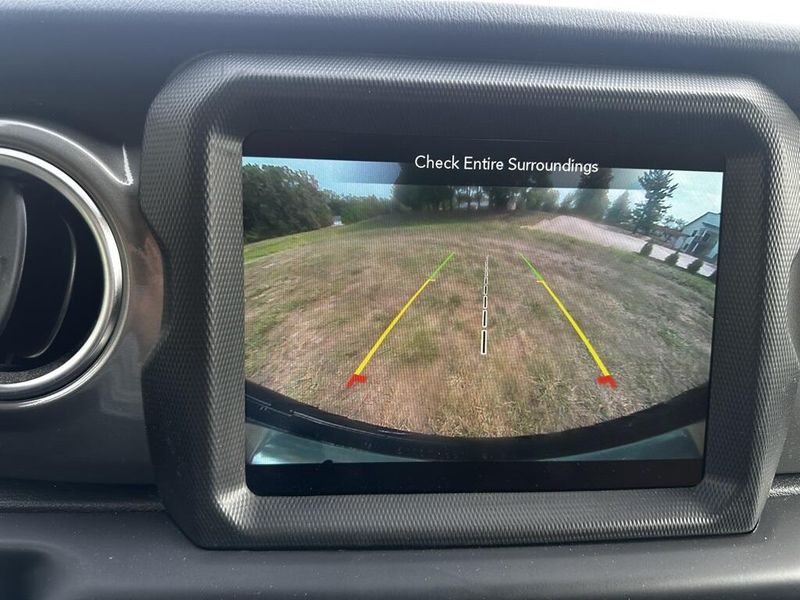 2021 Jeep Wrangler Unlimited Sahara photo 14