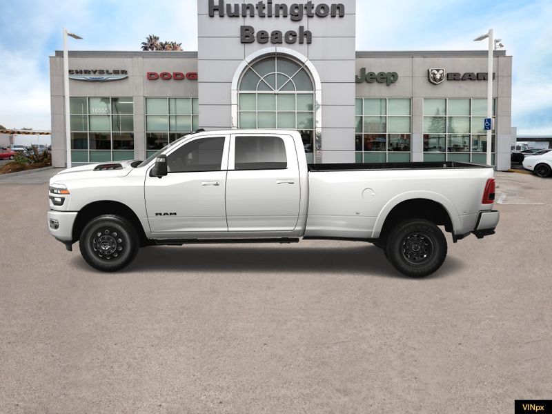 2025 RAM 3500 Laramie Crew Cab 4x4 DuallyImage 3