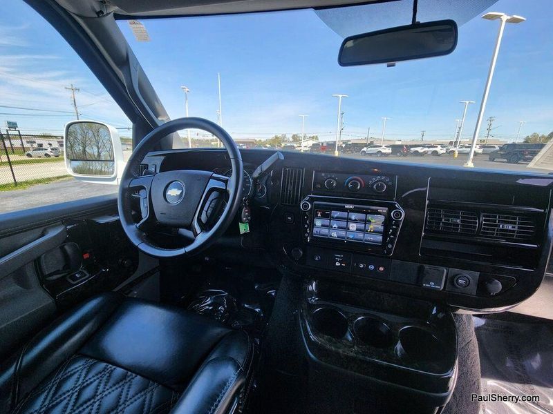 2023 Chevrolet Express Image 20
